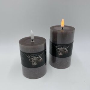 Taupe LED stompkaars 10 cm met timer en waskaarseffect, echte vlam Be Dazzled